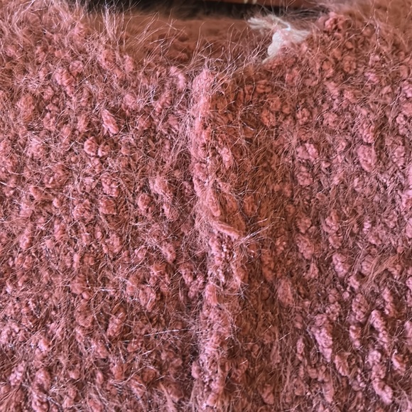 New In Sweater Sz Small - Picture 7 of 7